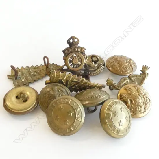 ASST MILITARY BUTTONS & BADGES