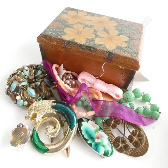 SM WOODEN BOX COSTUME JEWELLERY + GROUSE CLAW BROOCH 