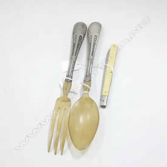 IVORY HANDLED MELON KNIVE + PR SILVER PLATE & HORN SALAD SERVERS
