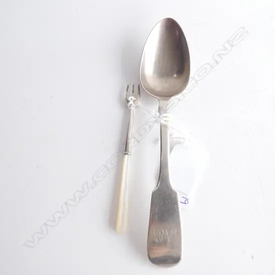 OLD FIDDLE P.  SILVER SPOON 48GM & MOP HANDLED SILVER PICK FORK