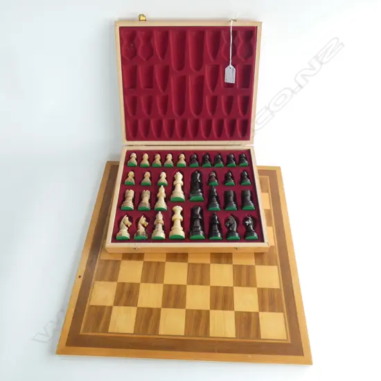 VINTAGE CARVED HORN CHESS SET IN BOX w. BOARD