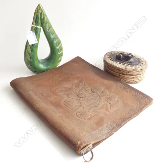 OLD MAORI LEATHER TOOLED BOOK COVER / CERAMIC SCULPTURE (H. 200MM) - WOVEN BOX WITH CARVED FROG ON LID L. 125MM