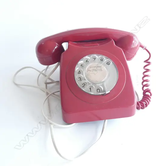 VINTAGE RED PHONE 