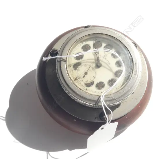 (0046) VINTAGE 8 DAY SWISS DESK/CAR CLOCK BEZEL WIND