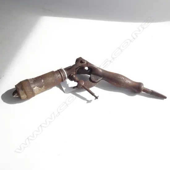 ADJUSTABLE ANGLE ATTACHMENT FOR WOOD DRILL BRACE 