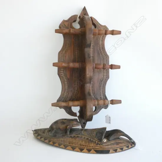 2 WOOD CARVINGS: PNG MASK + 3 SPINDLE WALL HANGER