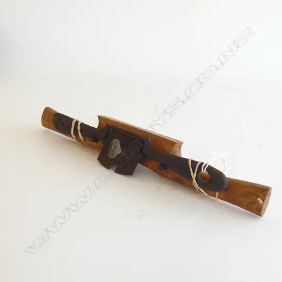 2 SPOKE SHAVES (1 WOOD / 1 METAL) 