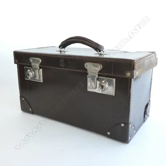 OLD LEATHER CARRYING CASE w. FITTED CLOTH INTERIOR L.400mm