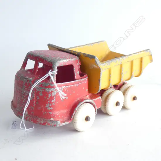 FUN HO DUMP TRUCK - L 165MM - WEAR TO YELLOW & RED PAINT