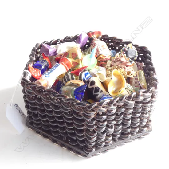 GLASS BASKET (DIA 160MM) OF GLASS & CERAMIC LOLLIES INC. MINTIES/ MCINTOSH ETC.