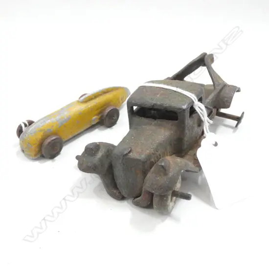 EARLY DIE CAST RACING CAR L.90mm + DIECAST TOW TRUCK AF