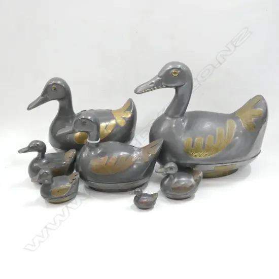 7 GRADUATING METAL DUCKS L.235mm