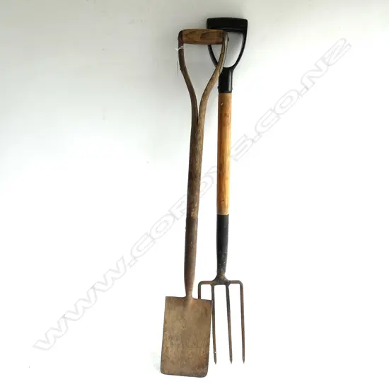 2 VINTAGE GARDEN TOOLS; FORK & SPADE L.970mm