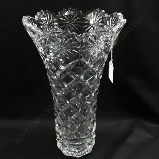 LARGE CONTEMPORARY DIAMON CUT VASE  H. 300MM