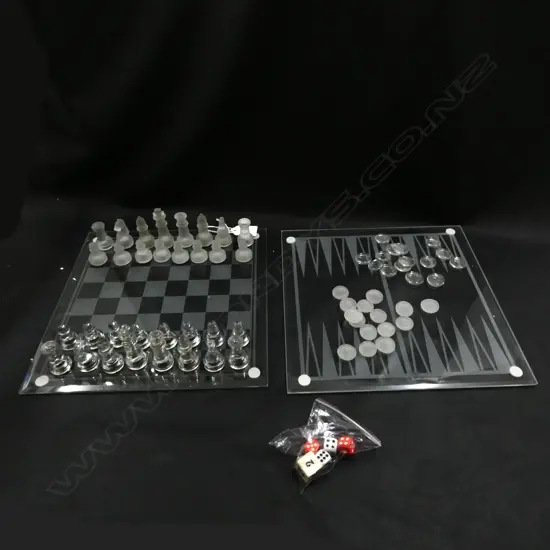 COMPLETE FRENCH LALIQUE STYLE CHESS BOARD