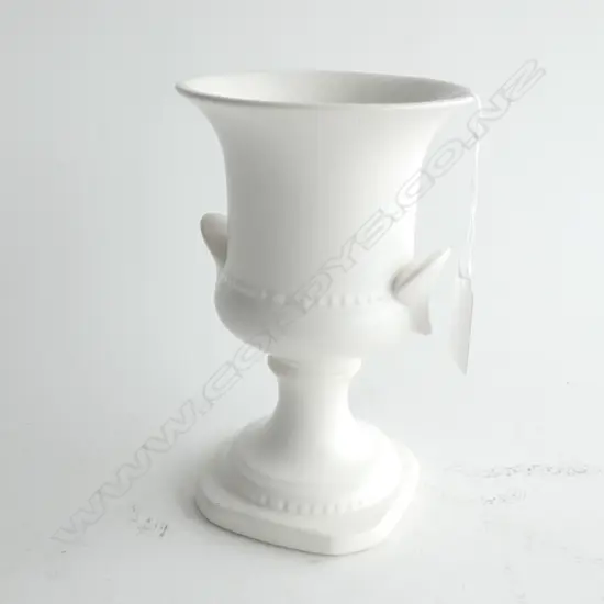 (19932) CROWN LYNN SMALL WHITE URN VASE w/ SHELL EARS 