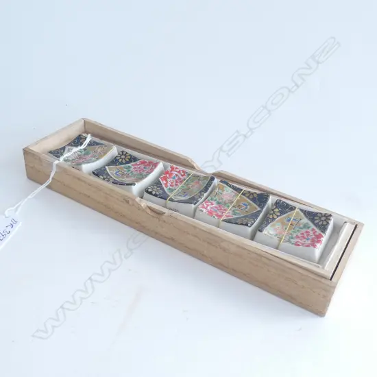 5 CERAMIC CHOPSTICK RESTS HAND-PAINTED FERN AND FLOWER DESIGN.  KUTANI WARE.