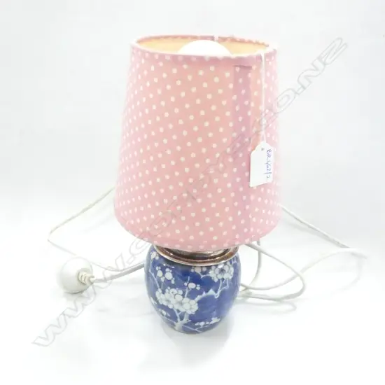 B/W TABLE LAMP PINK SHADE H.280mm