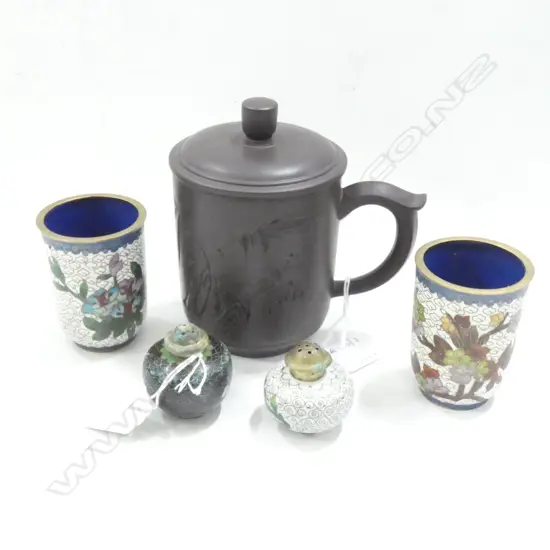 4 PCES CLOISONNE; PR VASES & PR CONDIMENTS AF + LIDDED TEA CUP