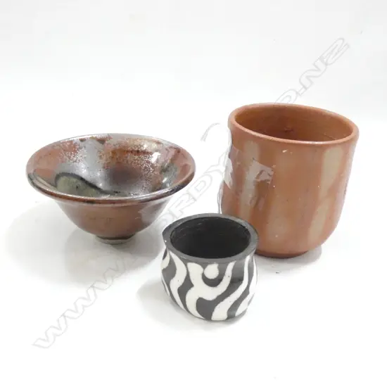 JAPANESE STUDIO TEACUP, BIZEN WARE SIGNED TEA CUP & SMALL HORN CUP H.35mm