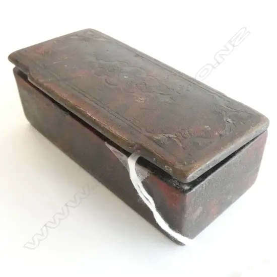 GEORGIAN PAPIER MACHE SNUFF BOX