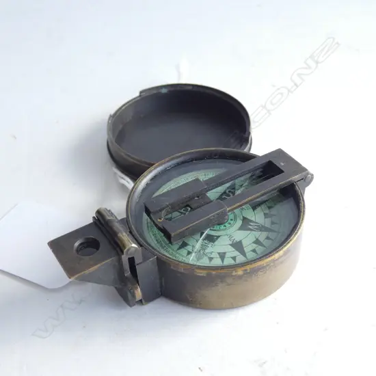 (19577) R & J BECK LONDON BRASS POCKET COMPASS