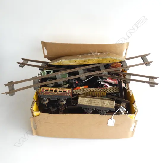 TINPLATE CLOCKWORK TRAIN SET w TRACK (AS-IS)