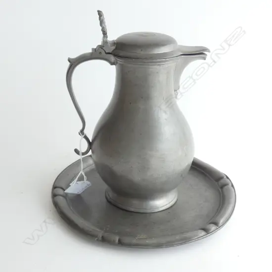 OLD PEWTER TRAY (DIA 240MM) & COFFEE POT (H. 225MM)