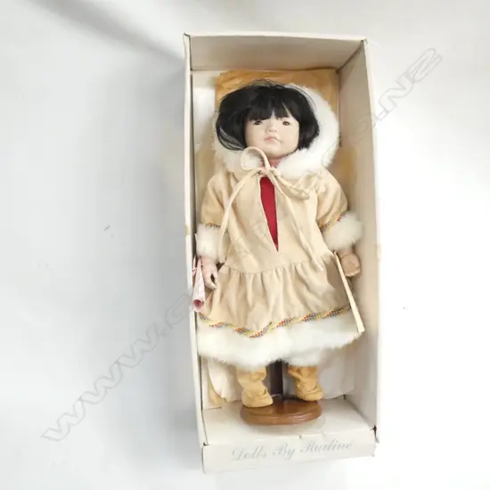 PAULINE INUIT DOLL H.440mm