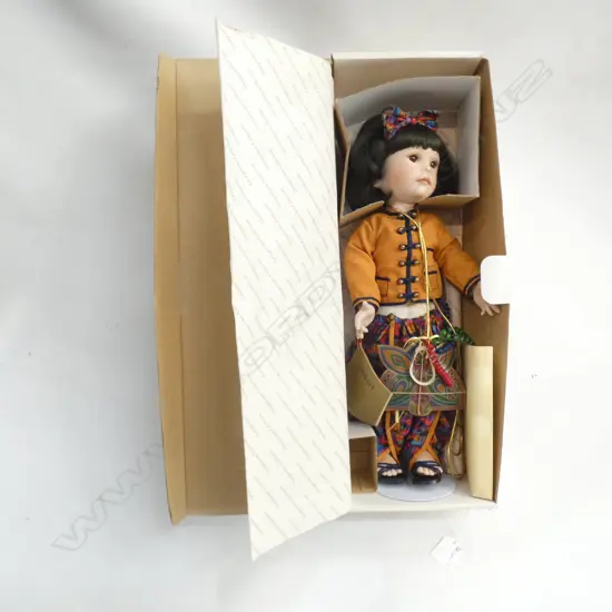 GEORGETOWN COLLECTION THAI DOLL IN CASE H.440mm