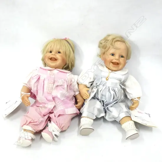 PR TWIN GERMAN DOLLS w. CERTIFICATES 