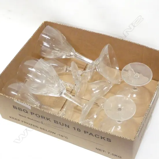 SEL. CRYSTAL & GLASS DRINKING GLASSES. 4 LGE CRYSTAL WINE GLASSES..