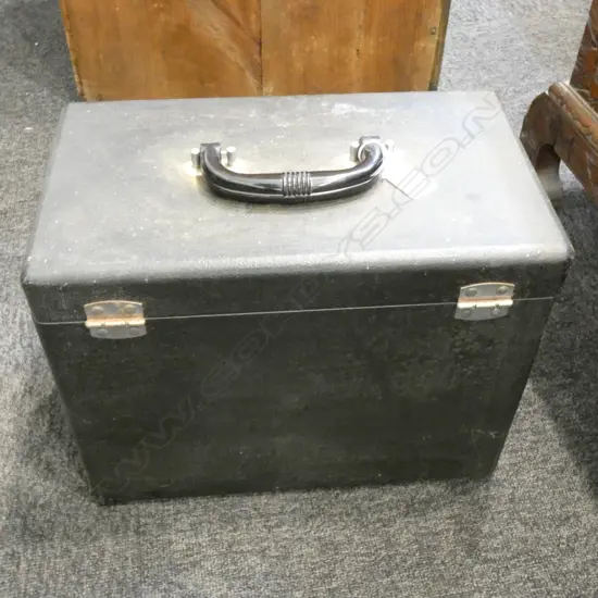 CASED VINTAGE SINGER SEWING MACHINE 