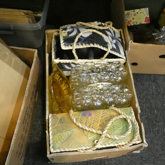 BOX LOT SAMOA BAGS, GLASS ETC