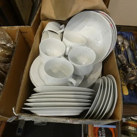 36 PCE WHITE DINNER SET ESCHENBACH GERAMANY