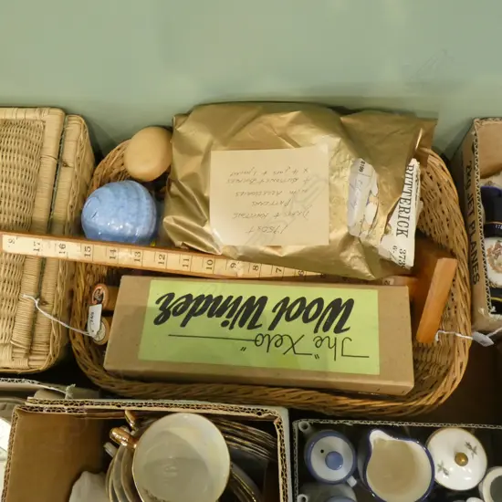 LOT ASST 1950S PATTERNS/ACCESSORIES/BUTTONS ETC