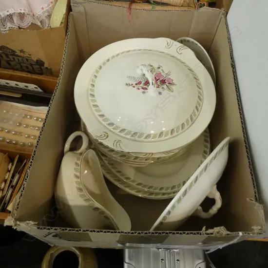 SM BOX LOT SWINNERTONS CHINA; LIDDED DISHES; BOWLS ETC.
