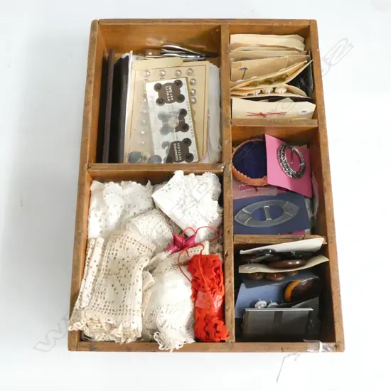 5 COMPARTMENT WOODEN BOX GOOD LINEN / LACE / CARDED BUTTONS & BUCKLES ETC..