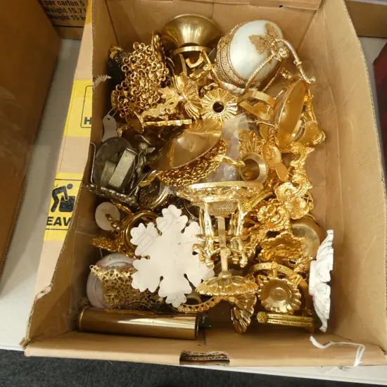 BOX ASST GILT STANDS ETC... FOR BALLS / EGGS