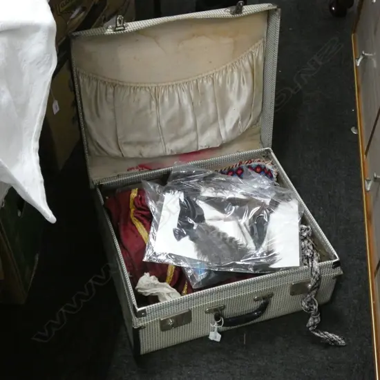 SUITCASE OF VINTAGE HABERDASHERY