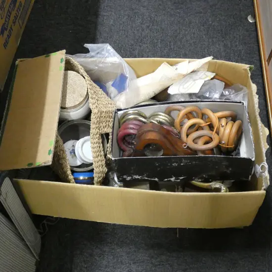 BOX OF ASSTD VINTAGE HANDLES/CHINA ETC