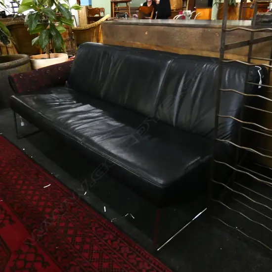 ARMLESS BLACK LEATHER SOFA L.1700mm
