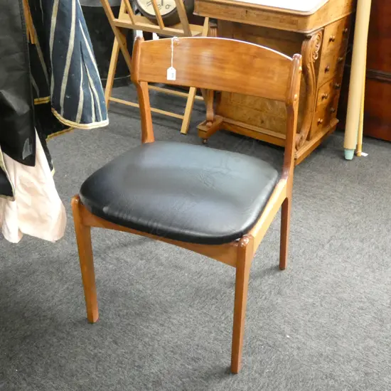 RETRO CHAIR