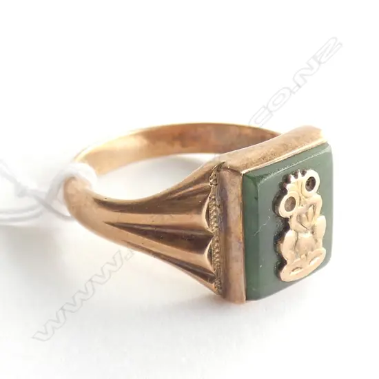 (19913) VINTAGE 9CT GREENSTONE PANEL & TIKI SIGNET RING