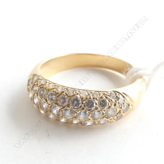 18CT GOLD & DIAMOND BAND RING