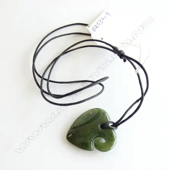 NZ MAORI GREENSTONE/POUNAMU HEART NECKLACE
