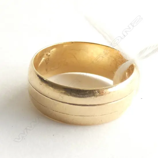 MENS 9CT GOLD WEDDER RING 5.65gm