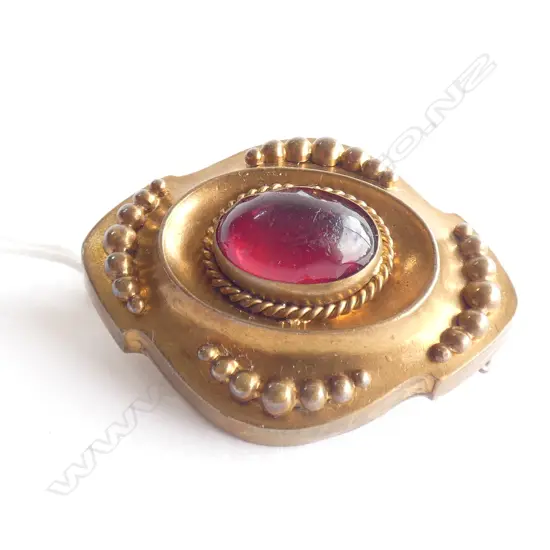 VICTORIAN GOLD PLATED & RED STONE BROOCH DIA 40MM
