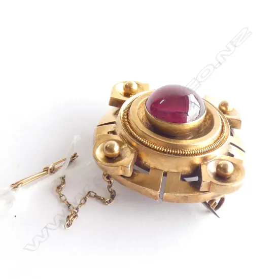 VICTORIAN 18CT GOLD & RED STONE BROOCH (DIA  45MM) 1 WITH SAFETY CHAIN (TESTED)  18.22GMS