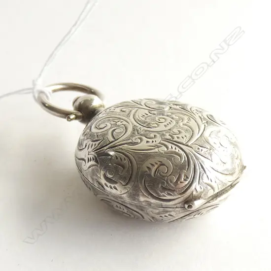 (19962) C1900 SILVER SOVEREIGN CASE ENGRAVED 